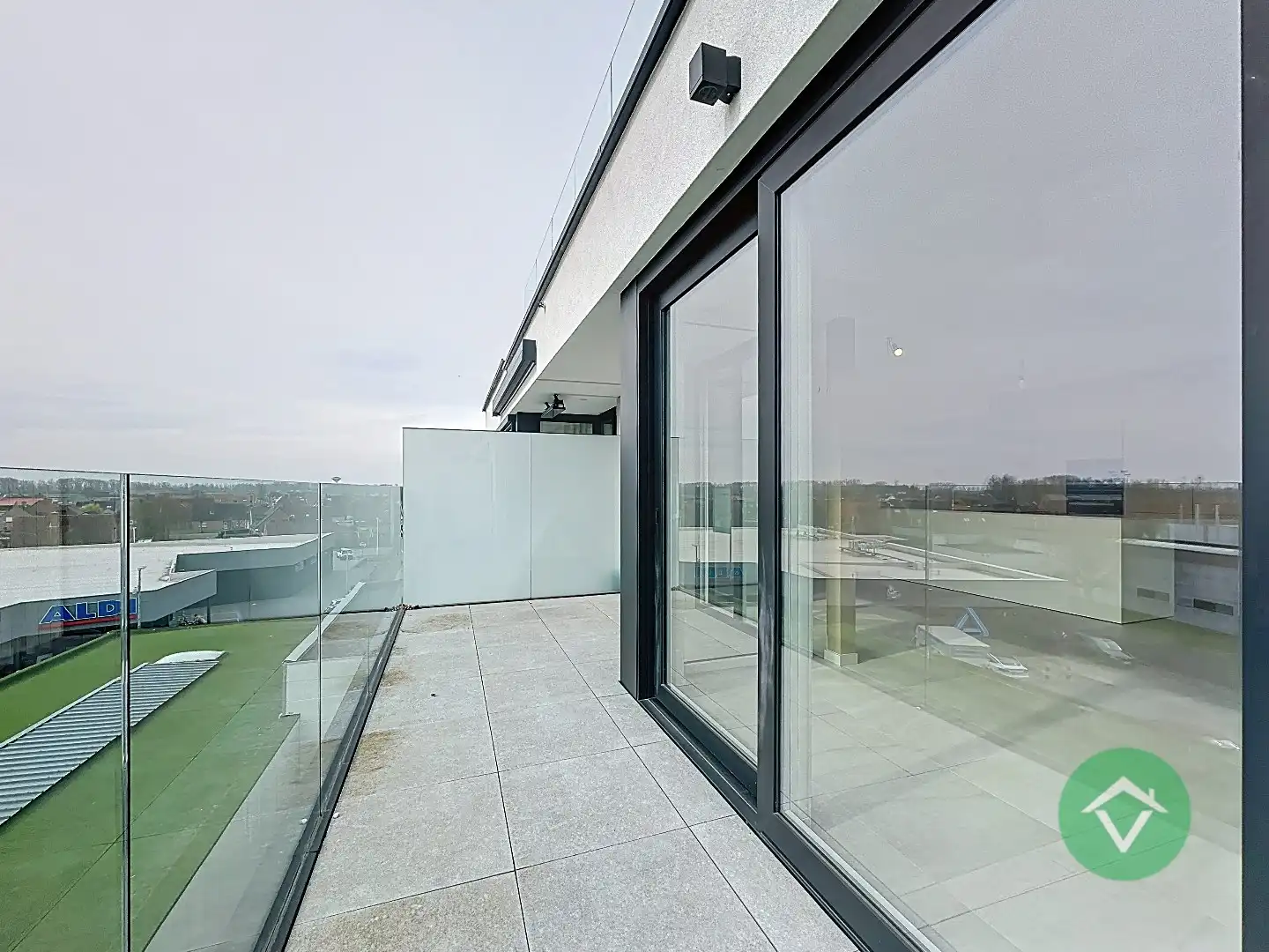 Topper aan de kust: duplex appartement met doorlopend zonneterras foto 10