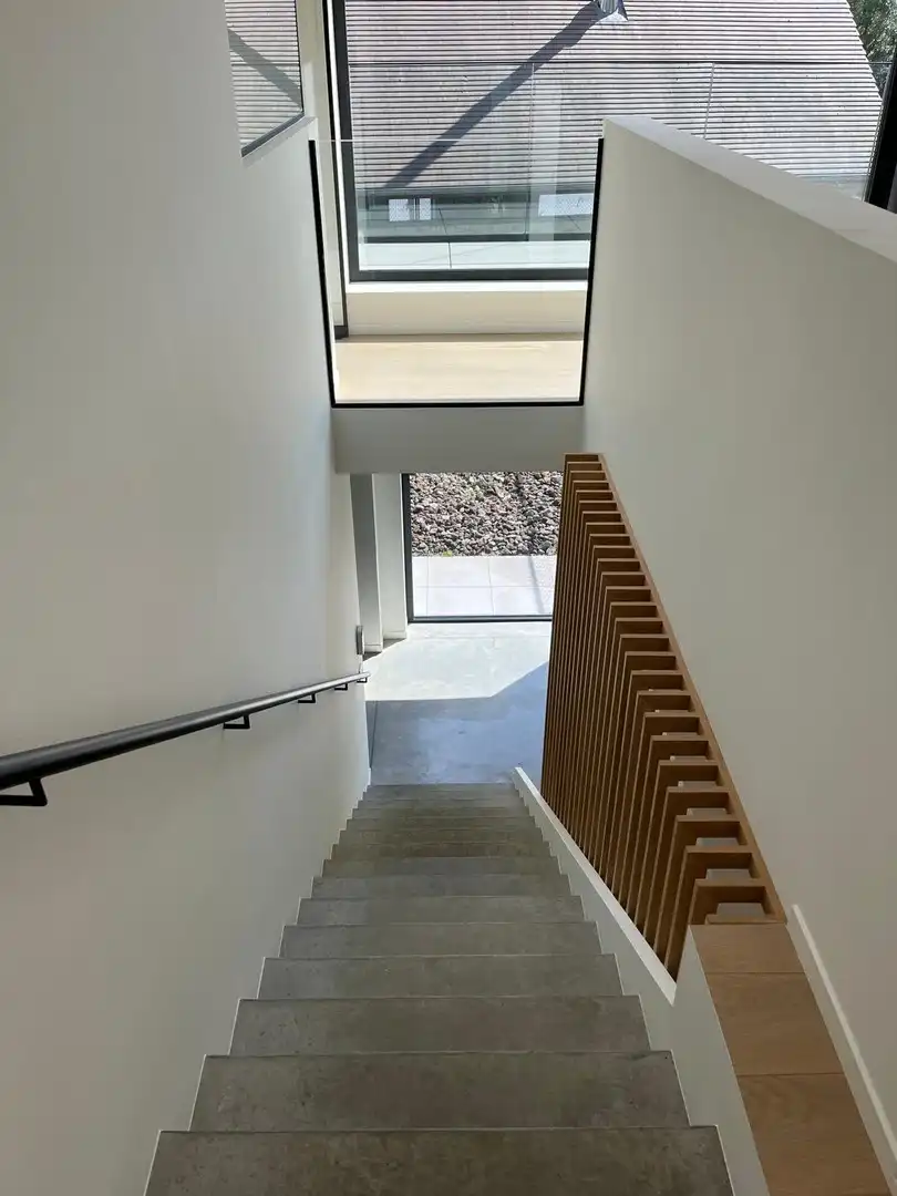 Recent gebouwde, energiezuinige villa gelegen in een rustige dreef van een centraal gelegen villawijk te Knokke-Heist. foto 5