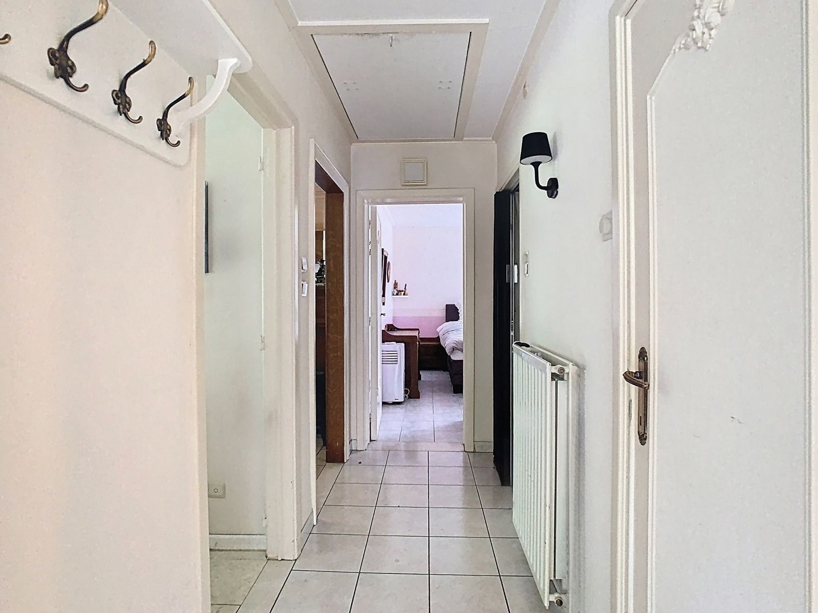 Woning met 2 SLPK, garages en riante tuin, op Toplocatie! foto 7