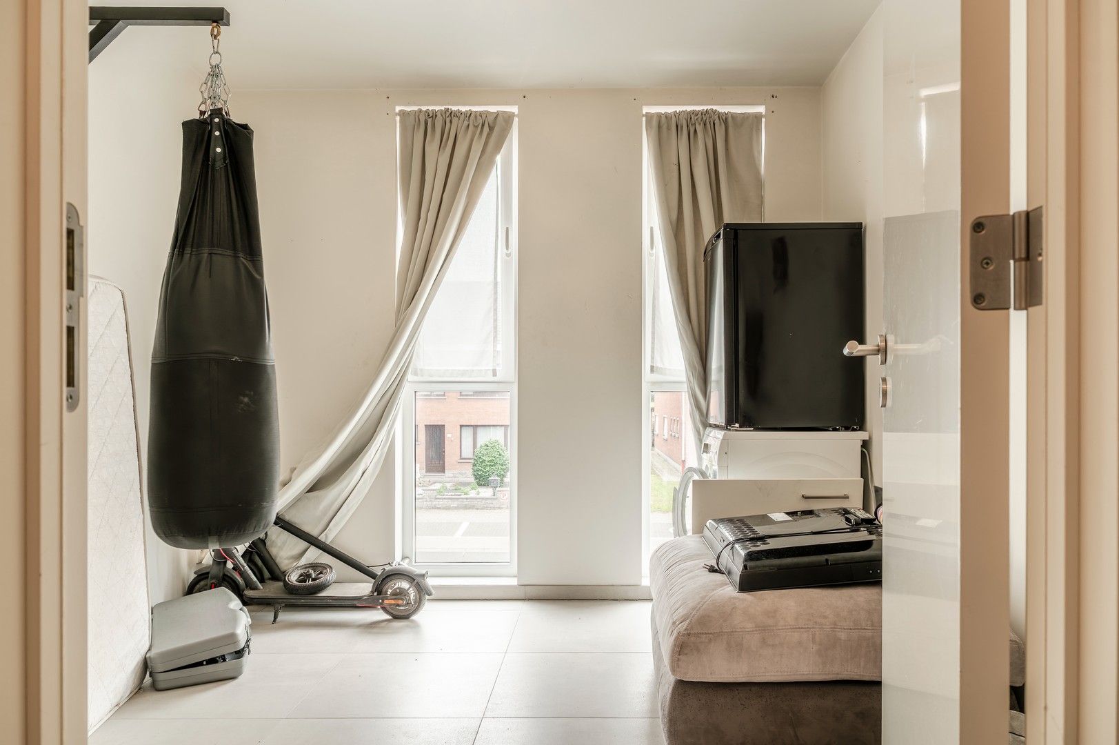 Modern 2 slaapkamer appartement met overdekte autostaanplaats foto 8