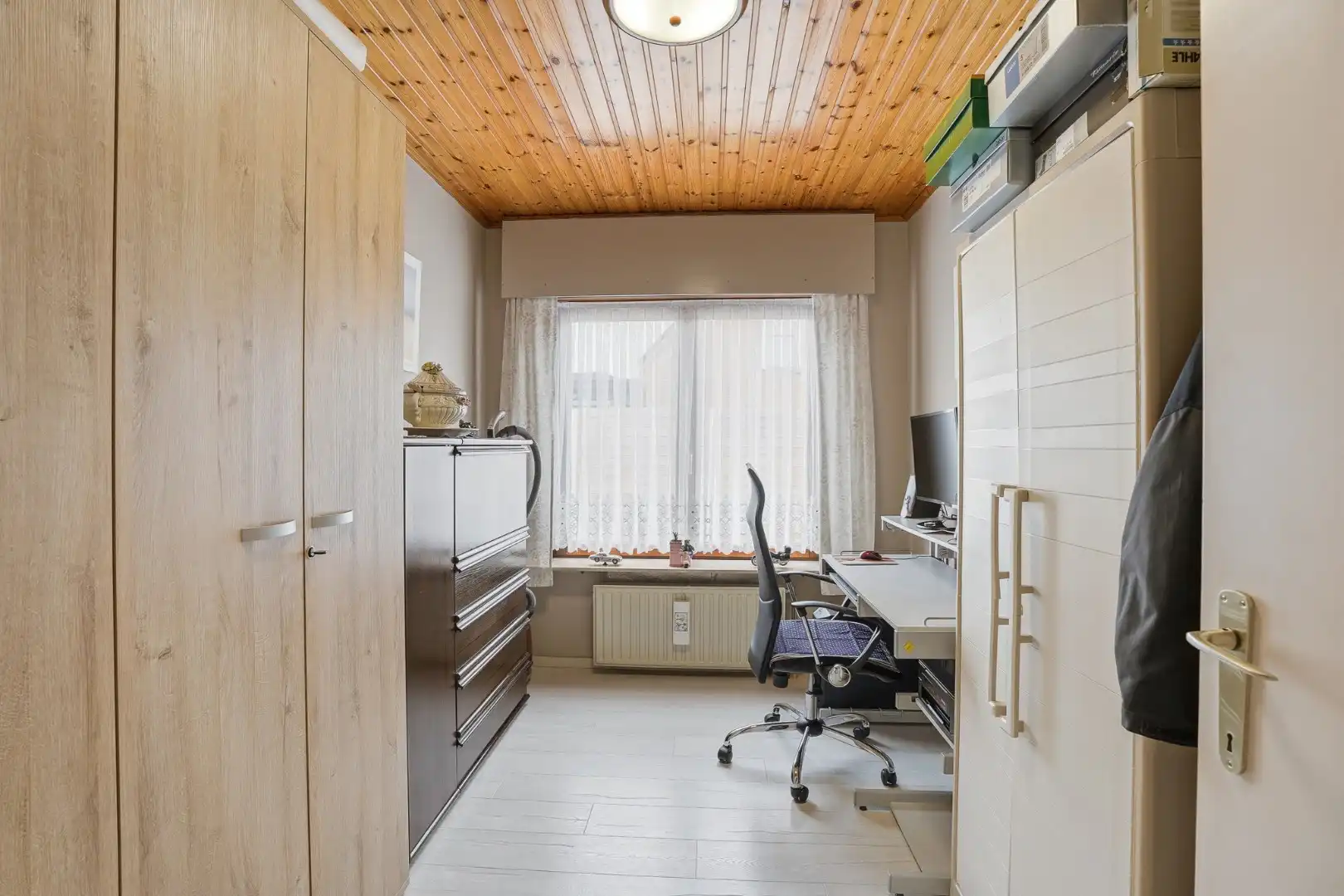 Alleenstaande bungalow met garage en tuin  op 684 m² foto 12