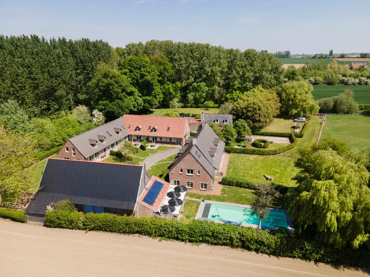 DOMEIN  MET 5 VAKANTIEWONINGEN, EEN ESTAMINET EN EEN VILLA foto 2