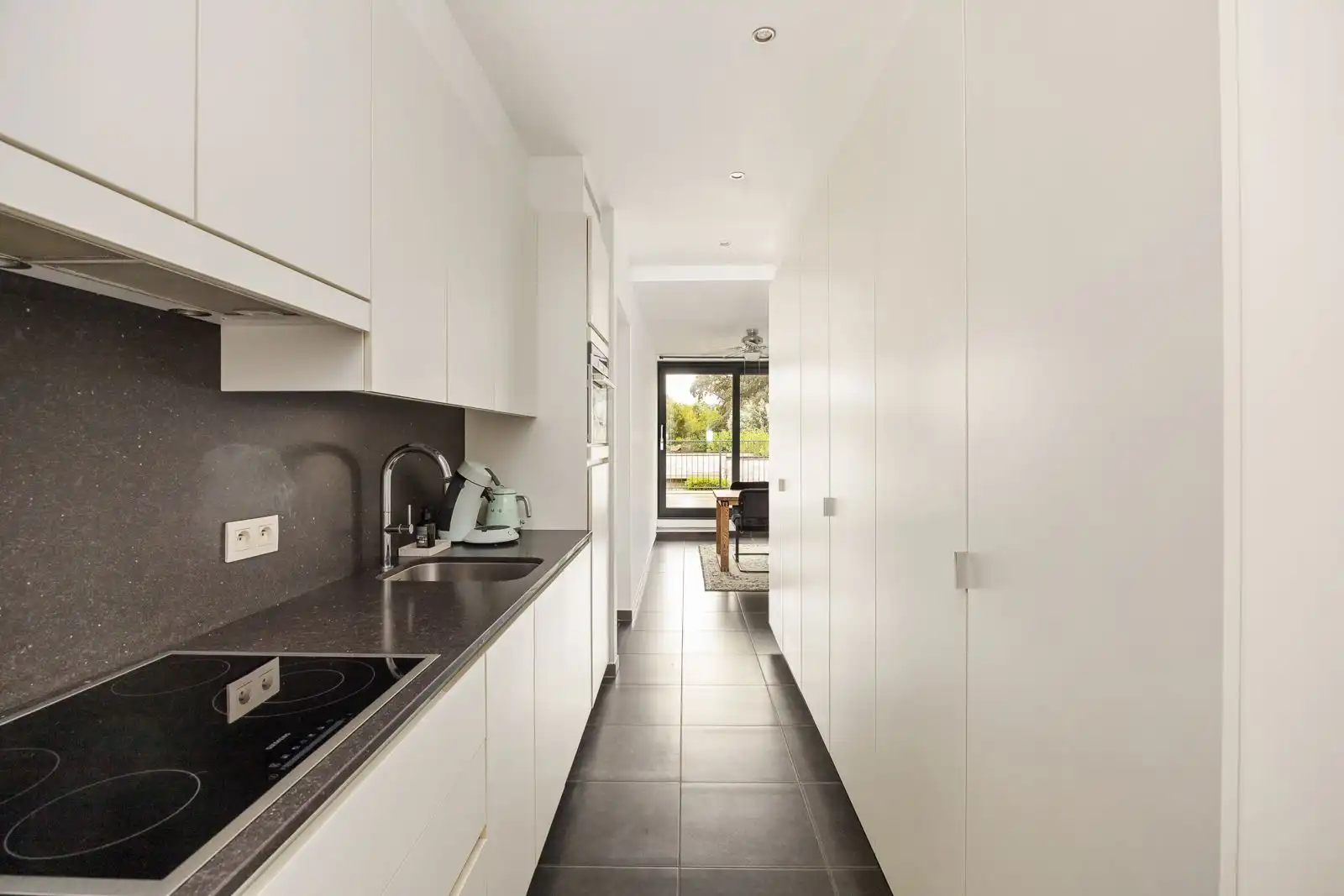 Topgelegen éénslaapkamerappartement met ruim terras en staanplaats in centrum Kapellen! foto 5