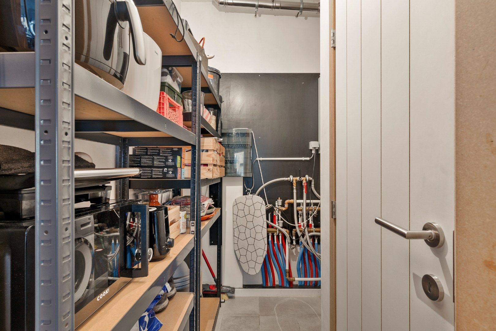 Instapklare rijwoning met open keuken en 2 slaapkamers in Kortrijk-centrum foto 8