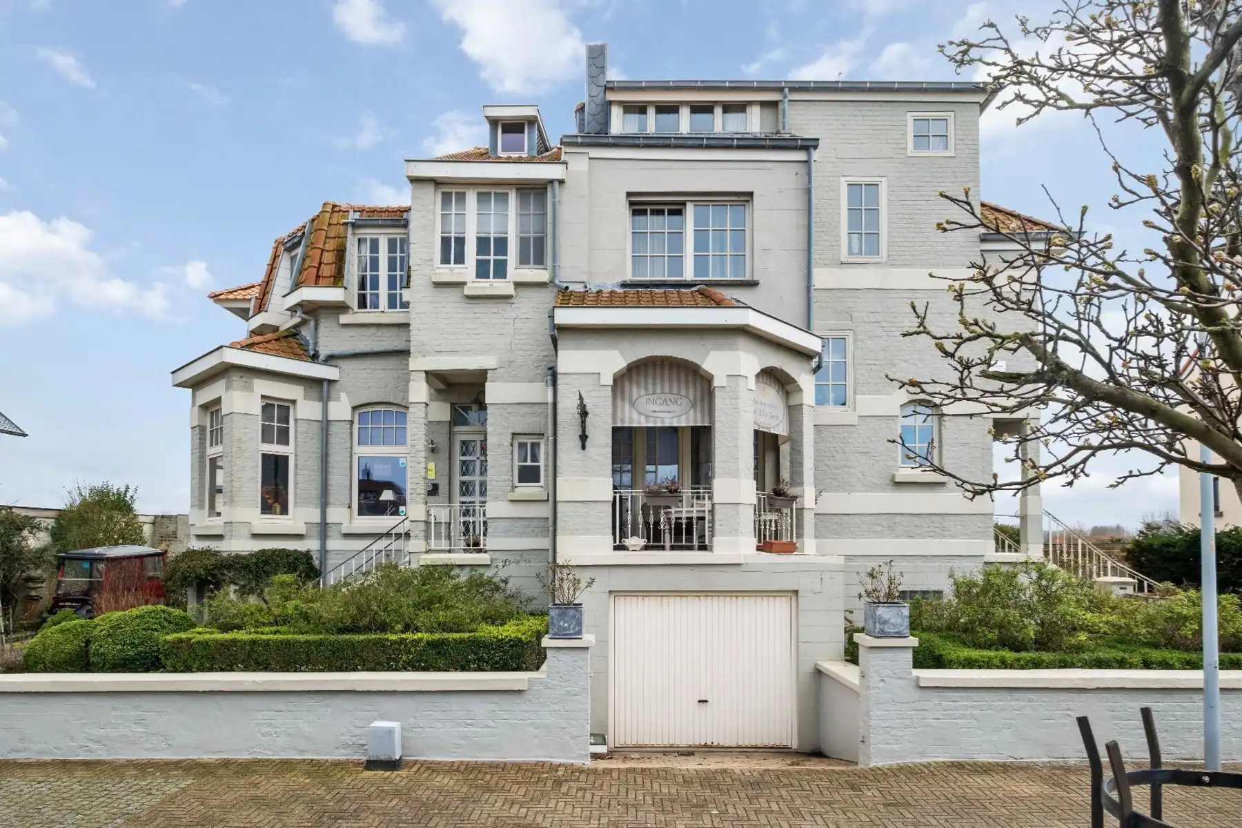 Hoofdfoto van de publicatie: Prachtige villa vlakbij het strand te Middelkerke.