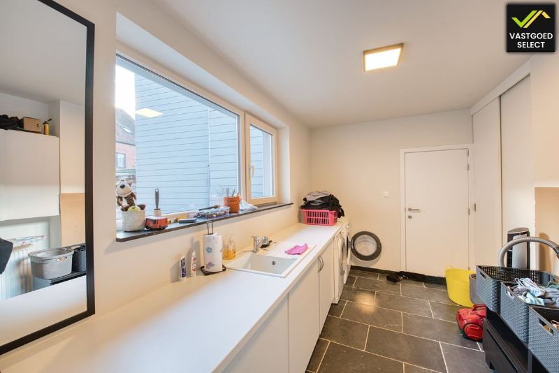 Statige herenwoning met bijgebouw, garage­mogelijkheden en patio in centrum Eeklo foto 5