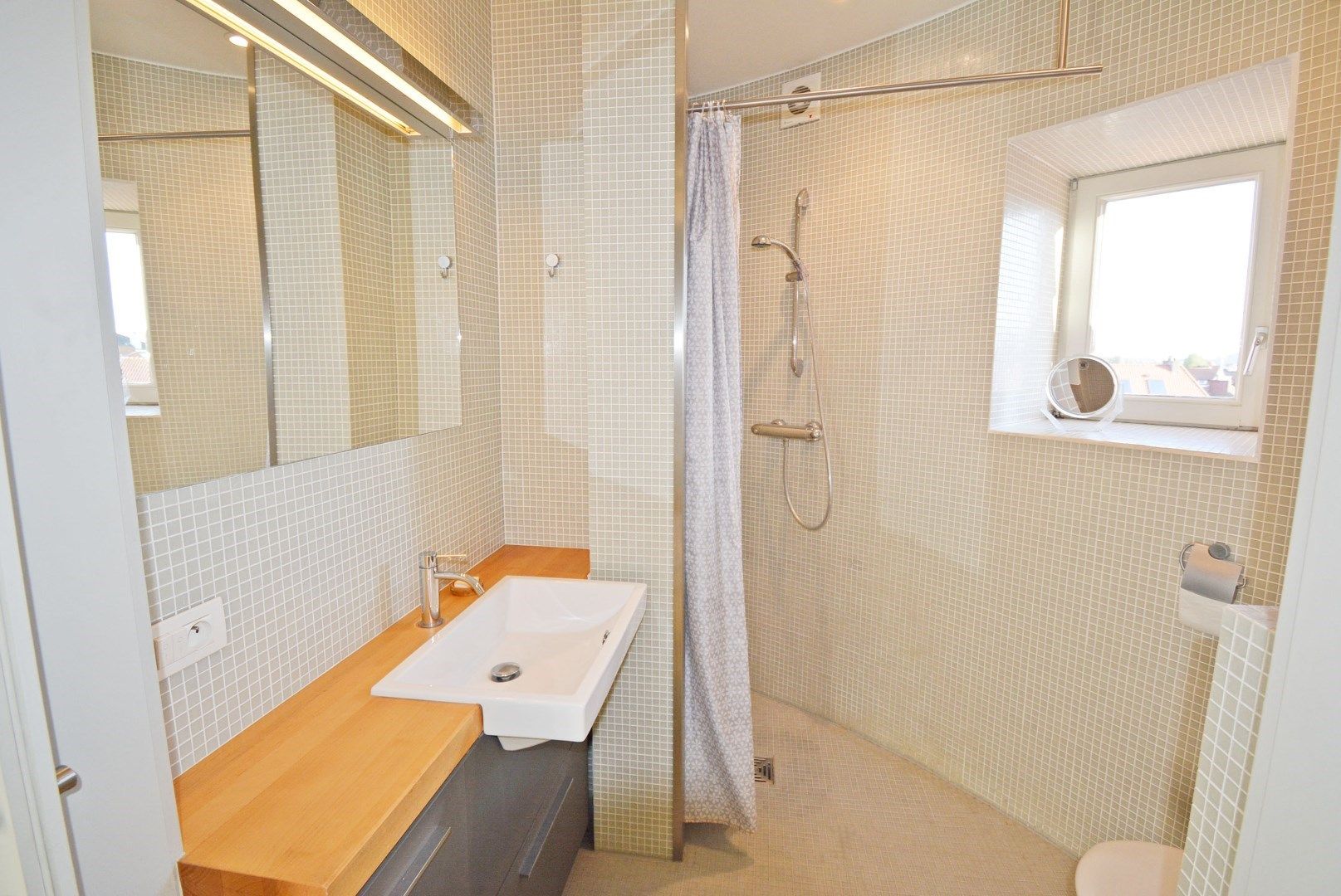 Stijlvol appartement met 4 gevels op een volledige 2e verdieping met lift in Duinbergen op 100m van de zee met zeezicht en inpandige garage foto 12
