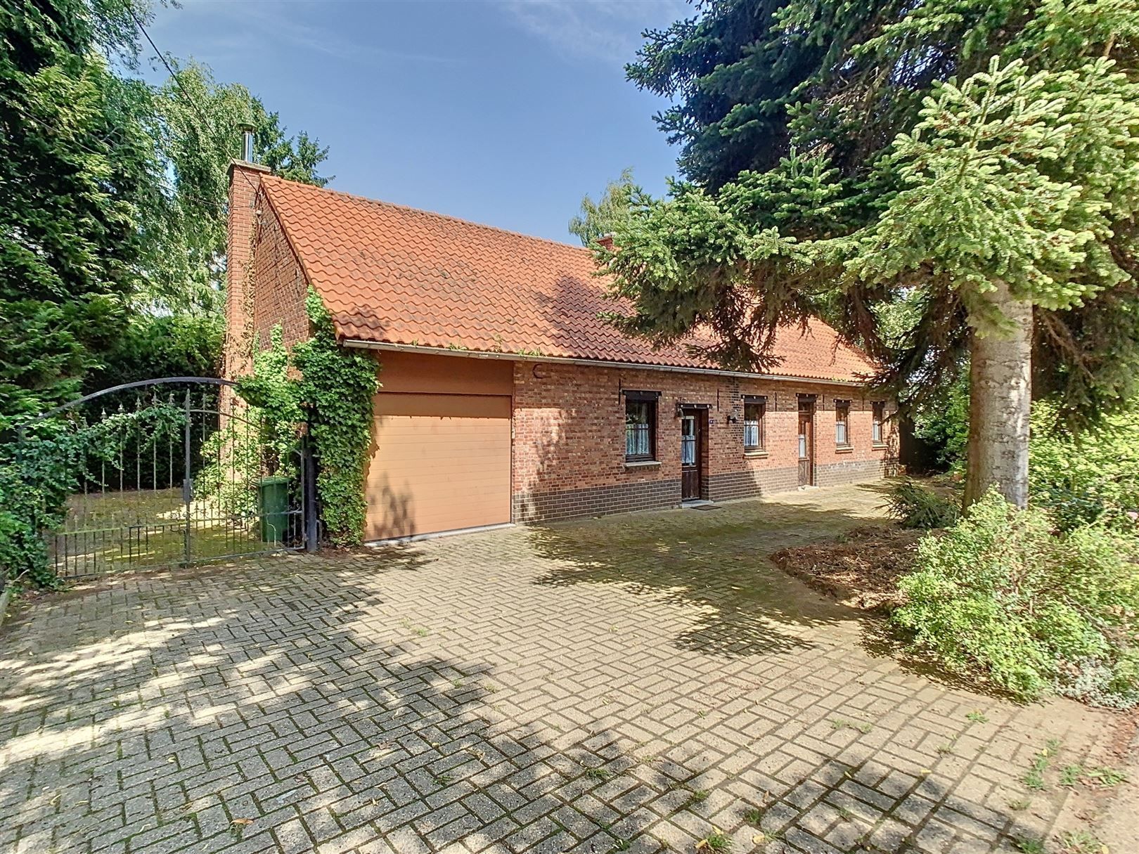 Landelijk gelegen te verbouwen woning! foto 17