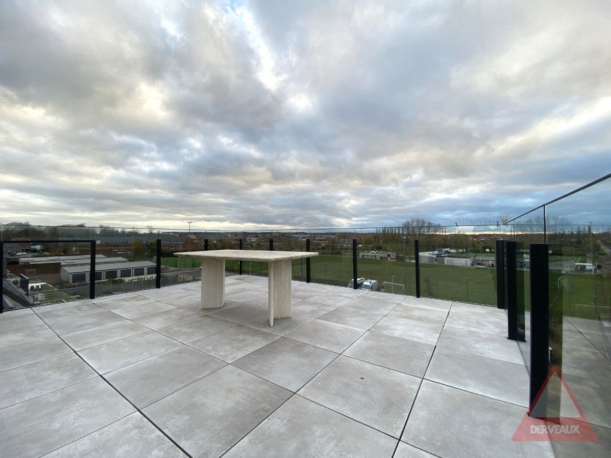 Zonnebeke – Dakappartement met terras en landelijk zicht foto 14