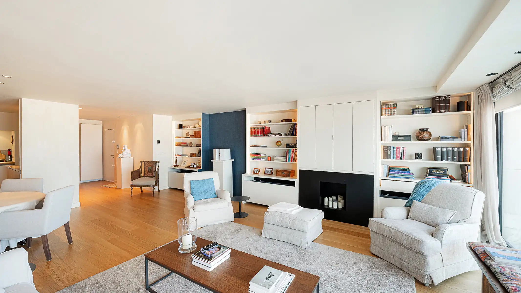 EXCLUSIEF: Ruim appartement met frontaal zeezicht foto 8
