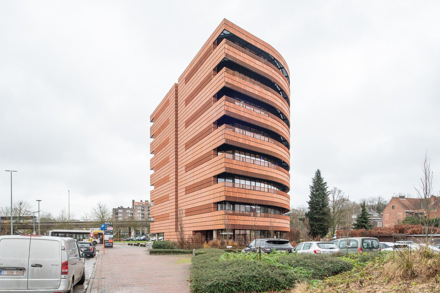 Volledig ingerichte en verhuurde kantoorverdieping in het zakelijke centrum van Genk (Botta-gebouw) foto 5