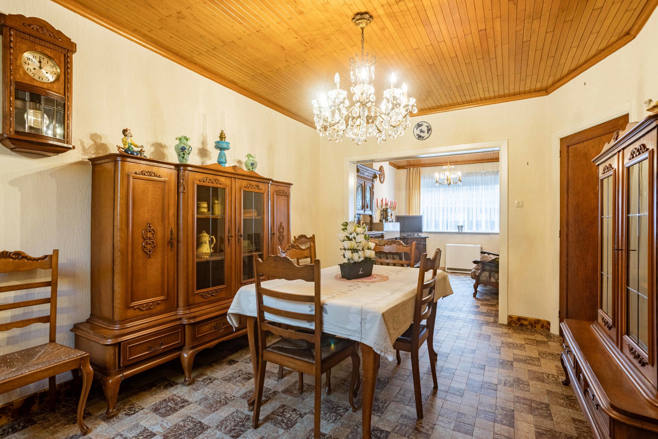 Woning met tuin en achterliggend perceel met oprit & garage! foto 3