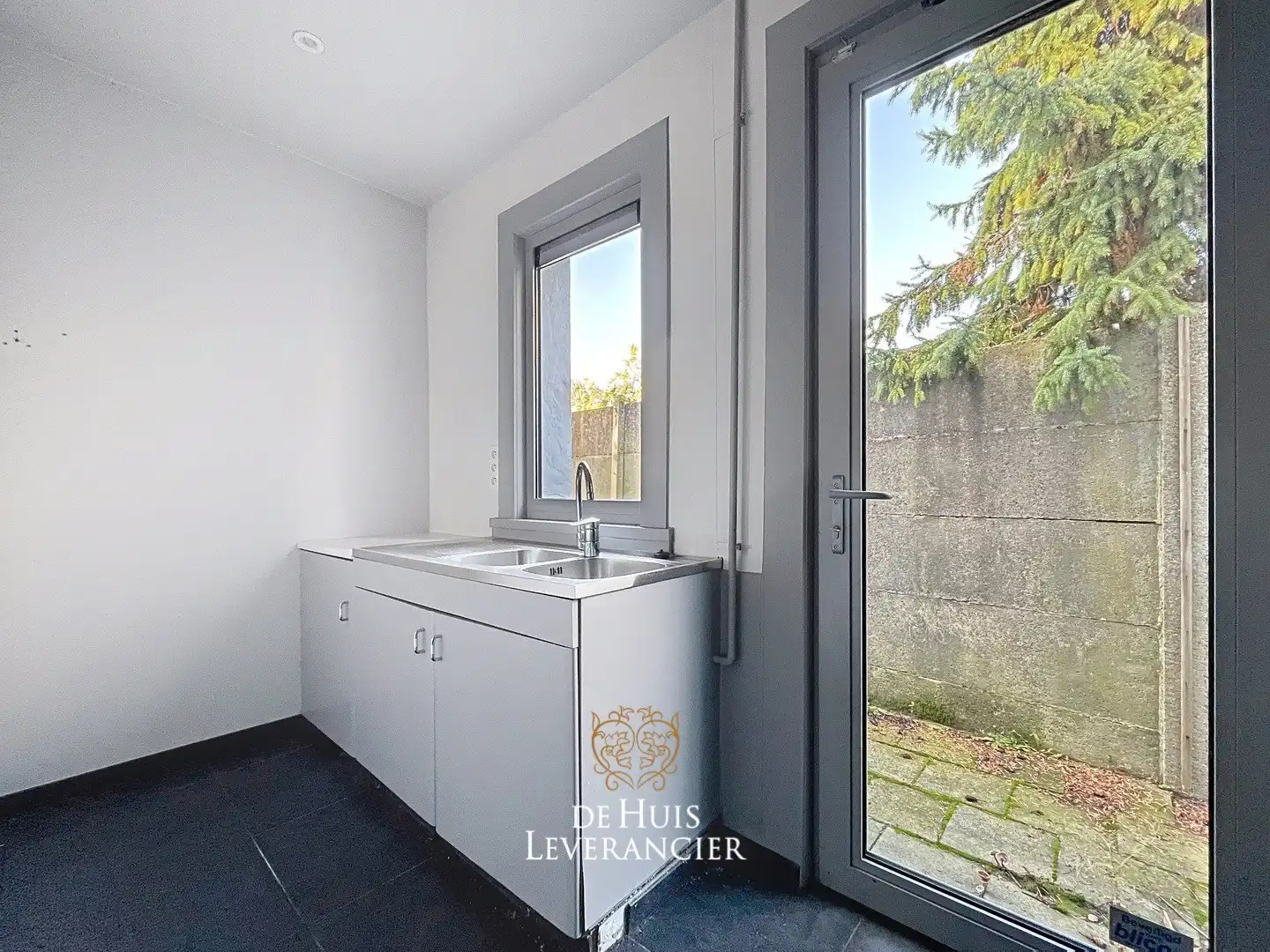 Kantoor op topligging met bovenliggend duplex-appartement (aparte ingang) foto 22
