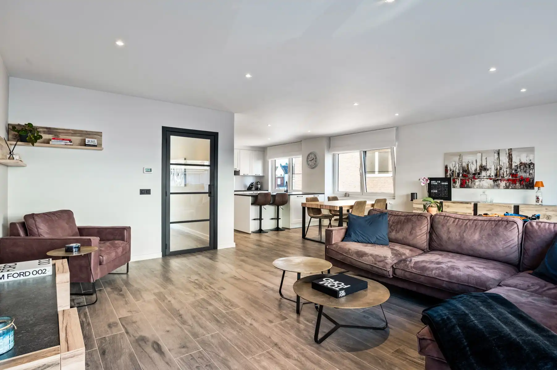 Prachtig gerenoveerd appartement met garage foto 2