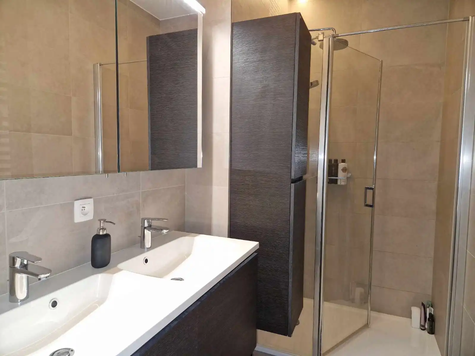 Gelijkvloers appartement met 2 slaapkamers, tuin en garage foto 8