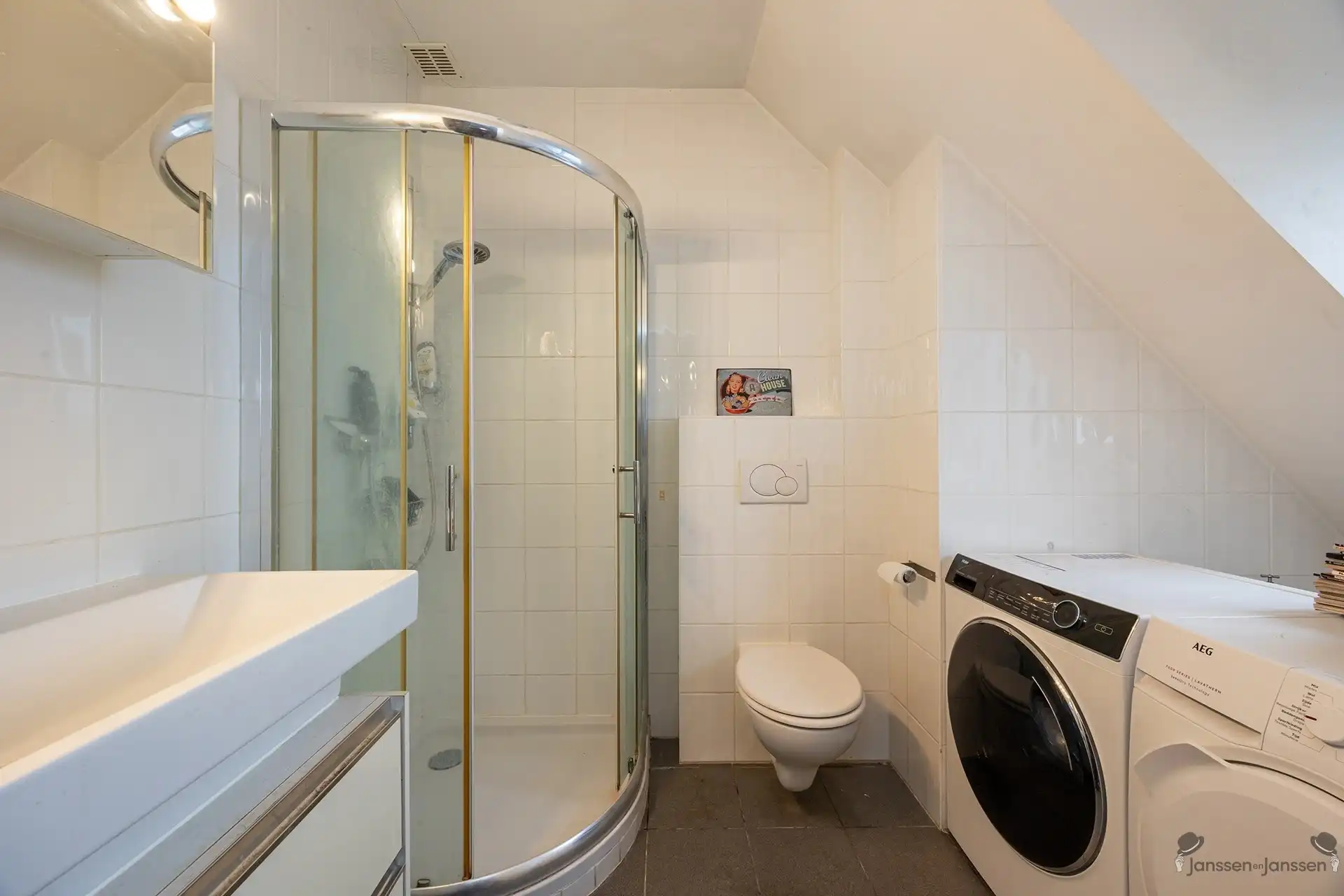 Appartement met uitzonderlijk ruim terras (36 m²) en garagebox te Hoevenen foto 9