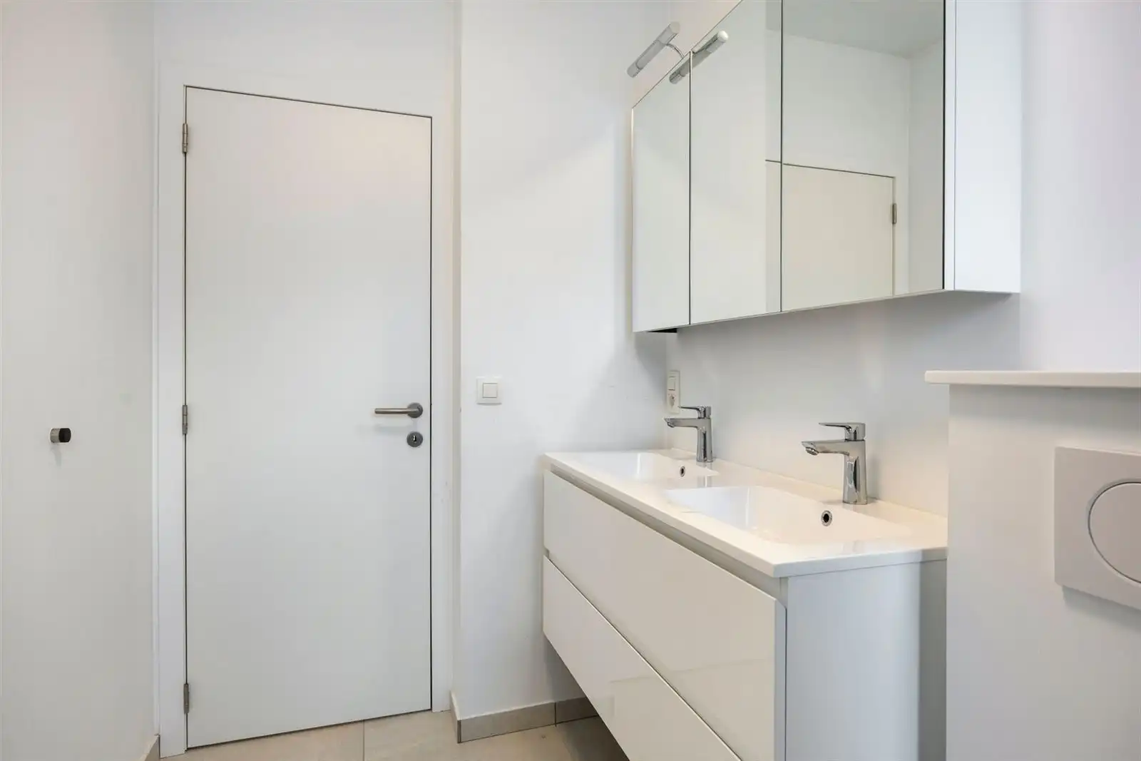 Gerenoveerde woning met 4 slaapkamers en tuin foto 15