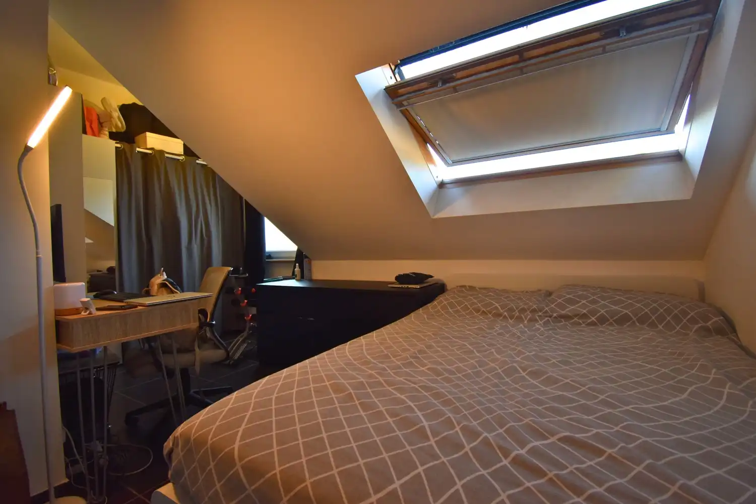 Ruim duplex appartement met 2 slaapkamers, staanplaats en kelder te huur in Lembeek foto 6
