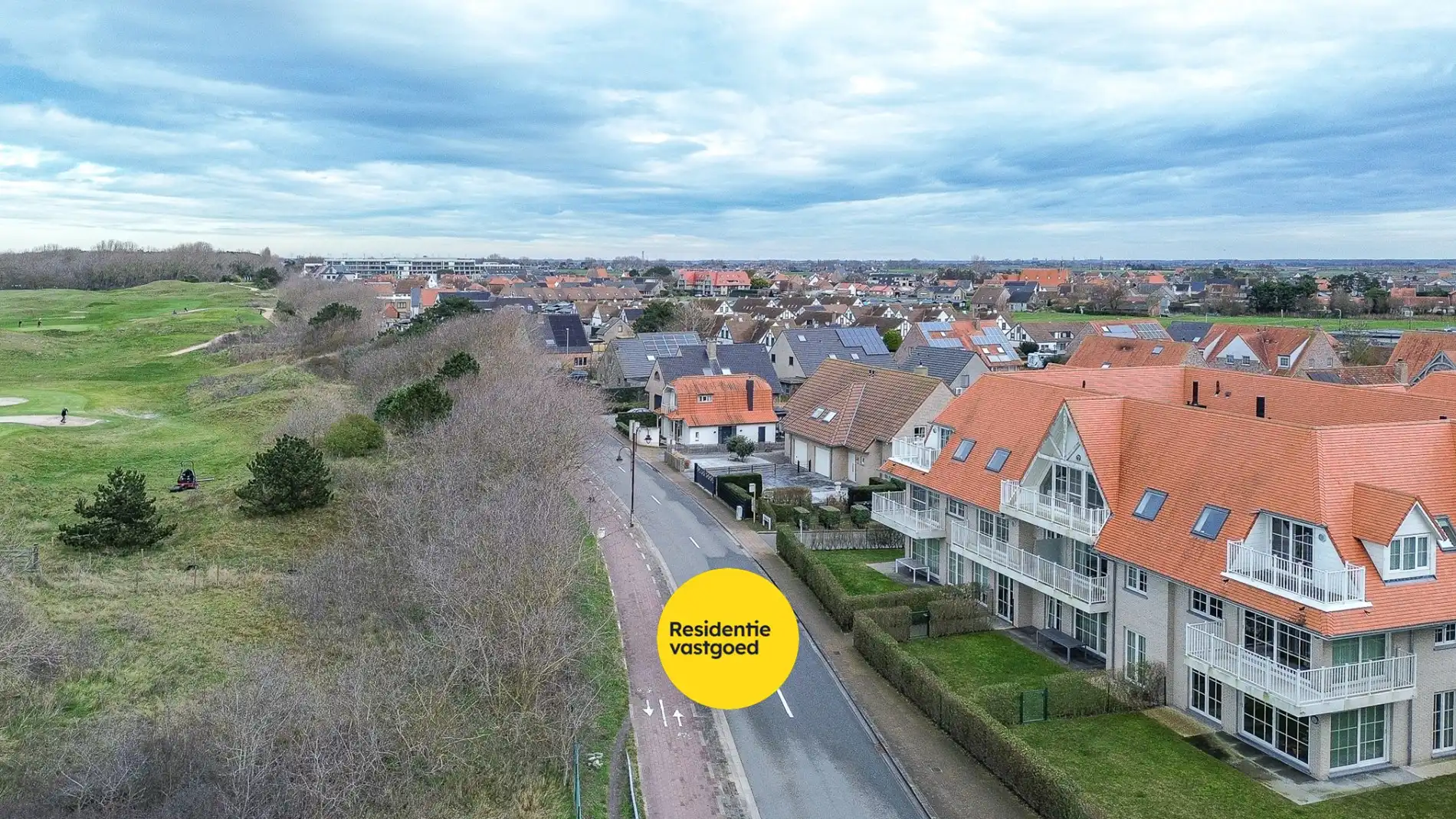 Gelijkvloers 2-slaapkamerappartement met tuin op toplocatie vlakbij de zee!  foto 3