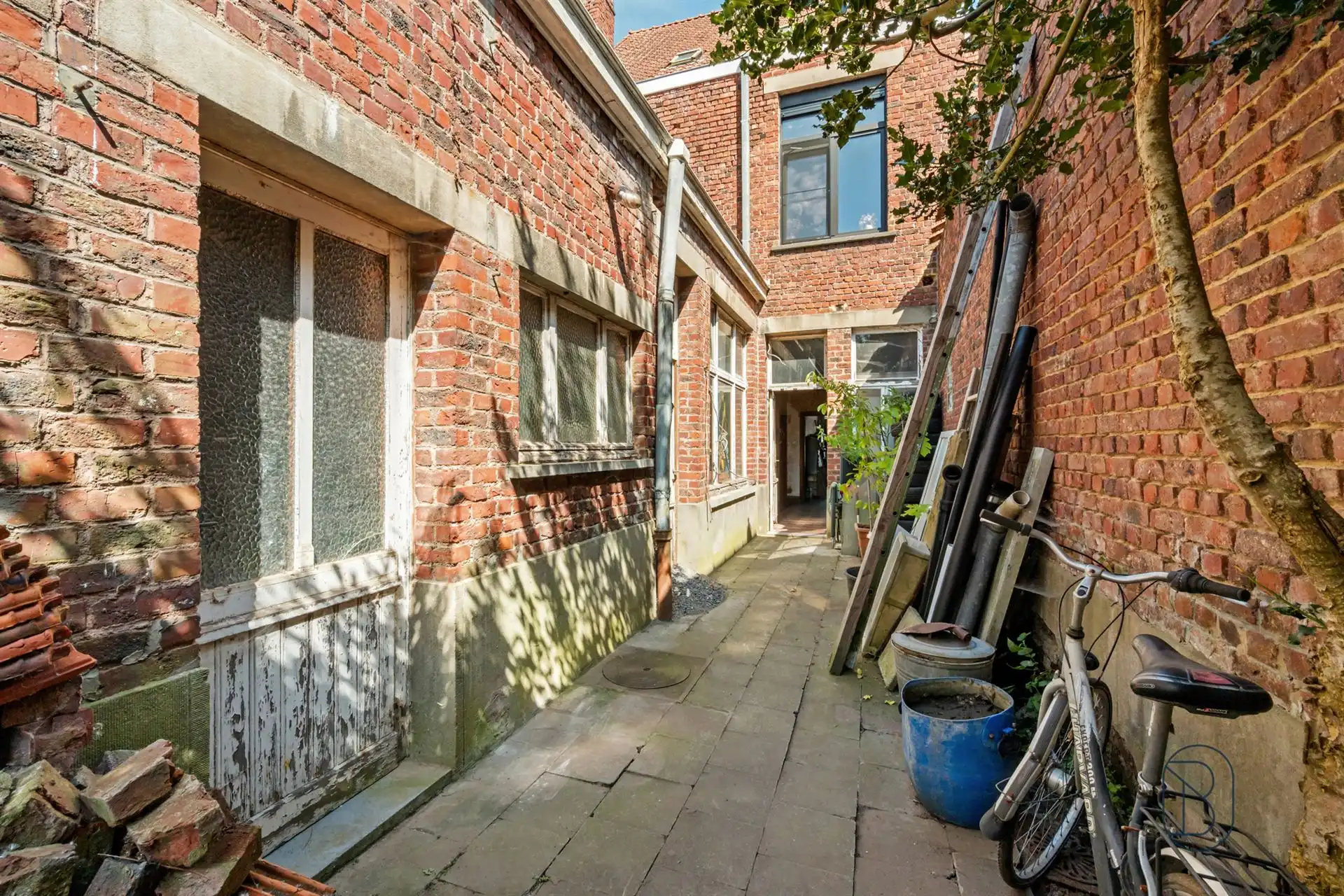 Deels gerenoveerd herenhuis met 3 SLK, tuin en garage! foto 17