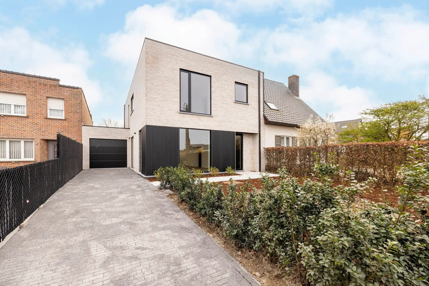 Afgewerkte HOB met 3 slpk, 2 bdk, garage, e-peil <10 en tuin foto {{pictureIndex}}