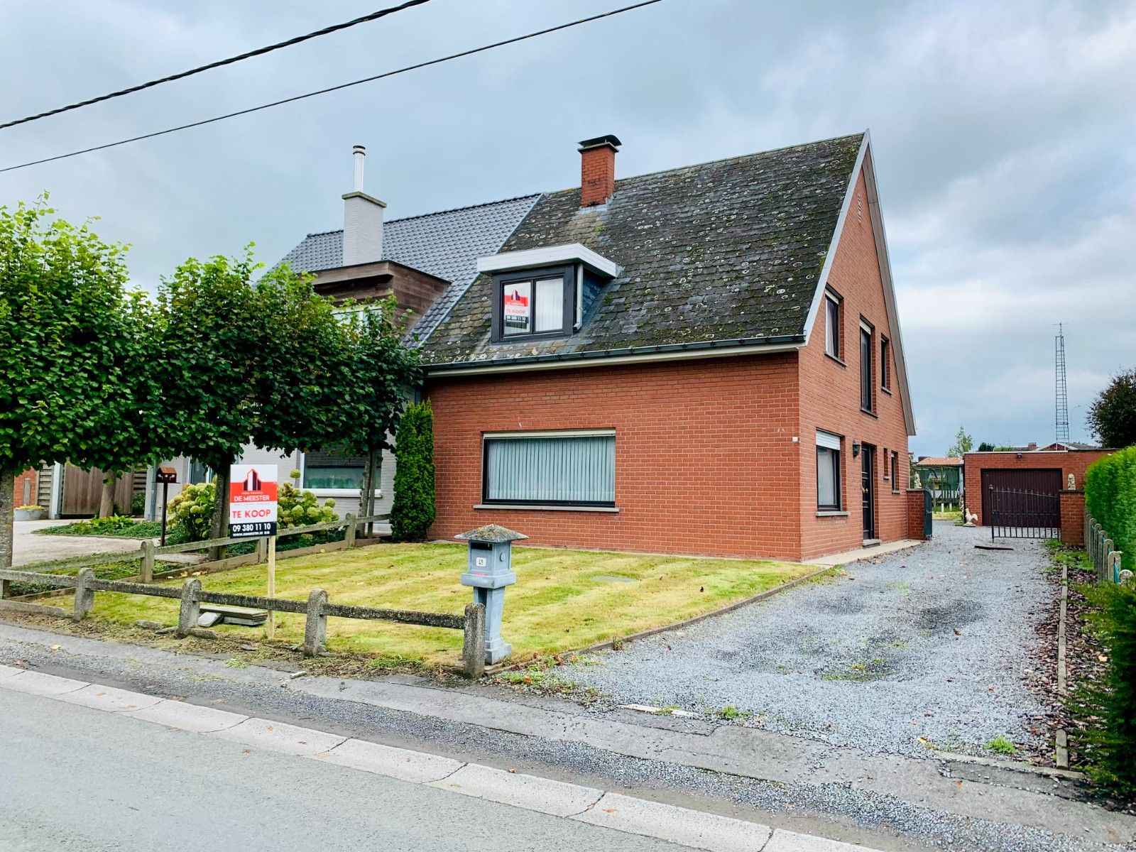 Hoofdfoto van de publicatie: Te renoveren woning nabij centrum Deinze