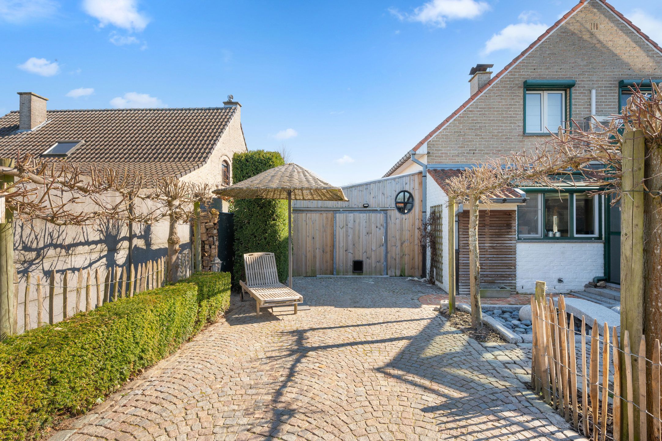 Villa gelegen in een rustige wijk foto 27