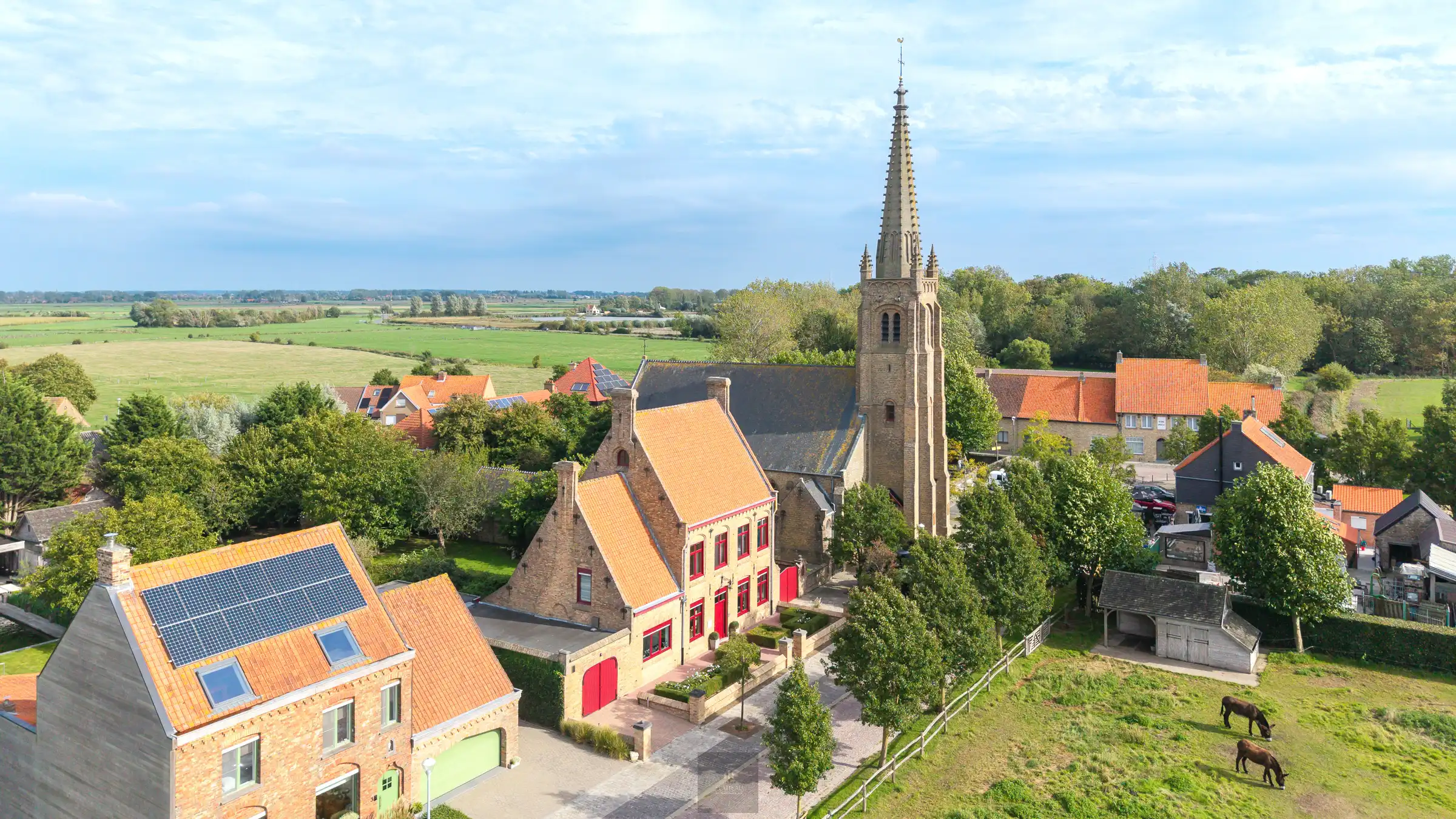 Historische grandeur en hedendaags comfort in een unieke pastorie te Stuivekenskerke. foto 50
