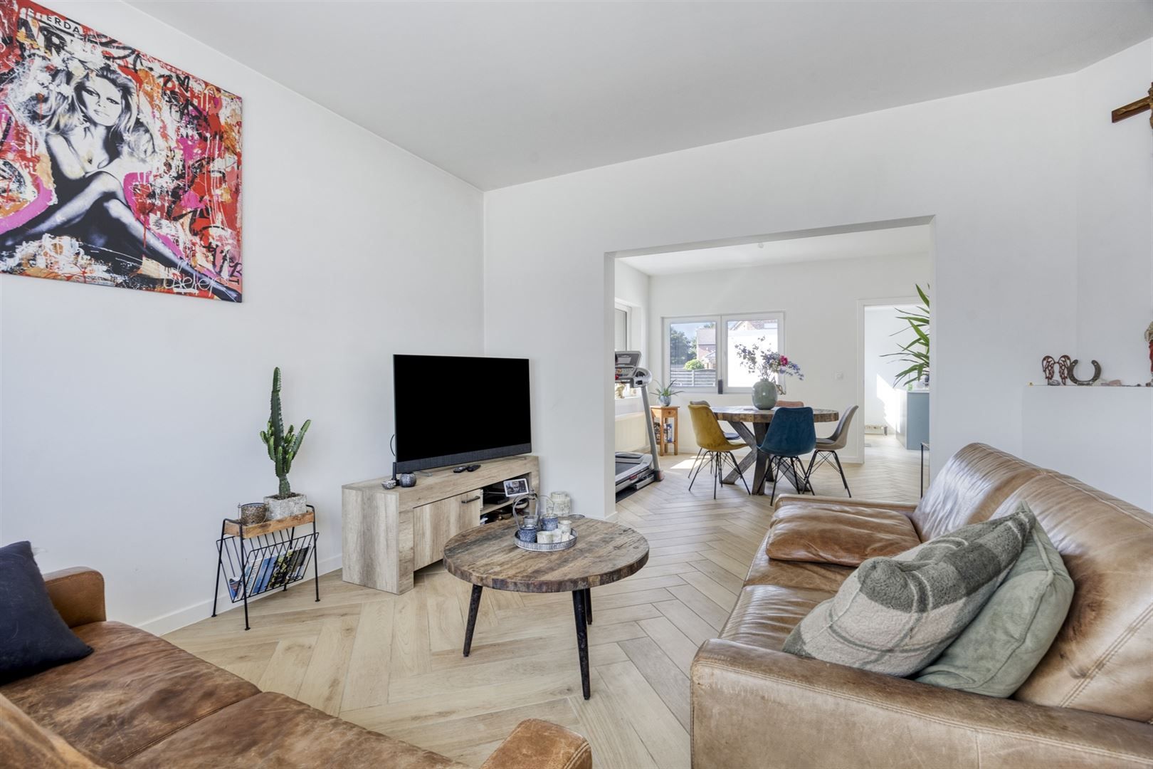TE KOOP : Gerenoveerde eengezinswoning met 3 slaapkamers! foto 4
