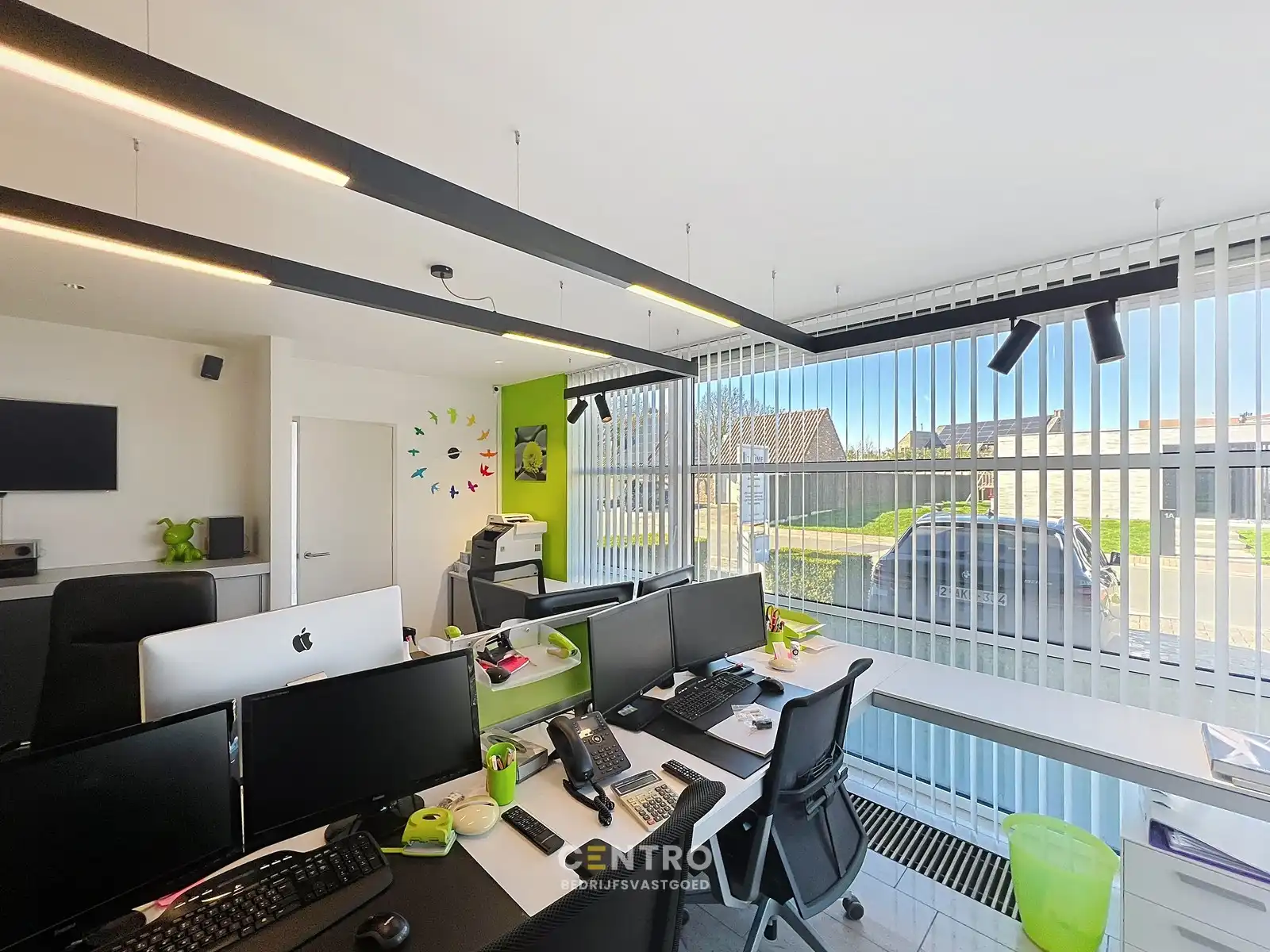 Instapklare, gemeubileerde KANTOORRUIMTE TE HUUR met 5 private parkeerplaatsen voor de deur. Op strategische ligging te Roeselare! foto 10