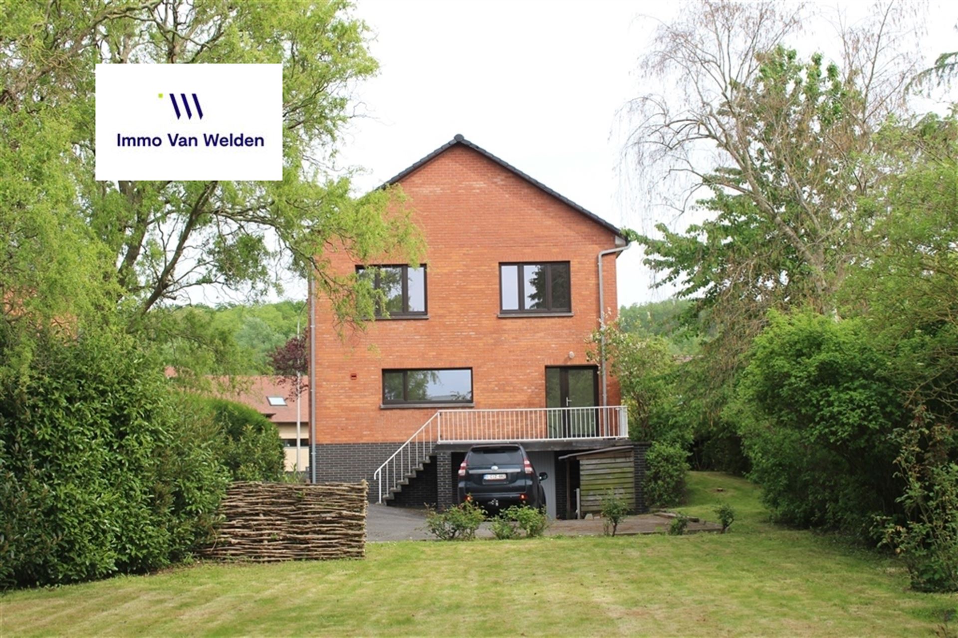 Rustig gelegen ruime woning met grote tuin foto {{pictureIndex}}