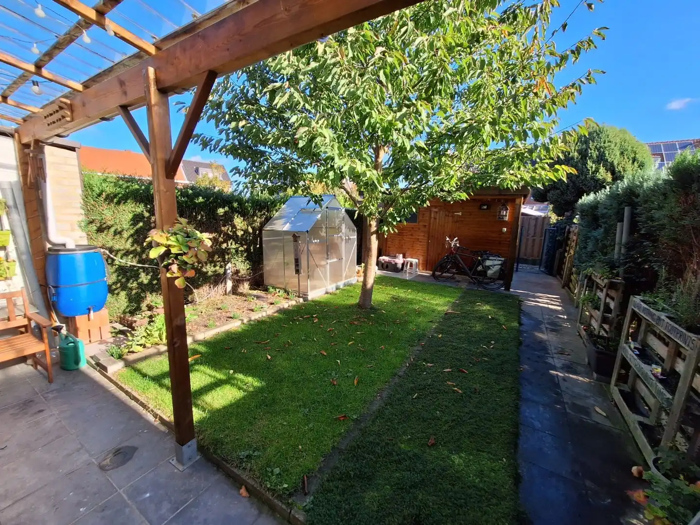 Rustig gelegen gerenoveerde woning met twee slaapkamers nabij het centrum foto 7