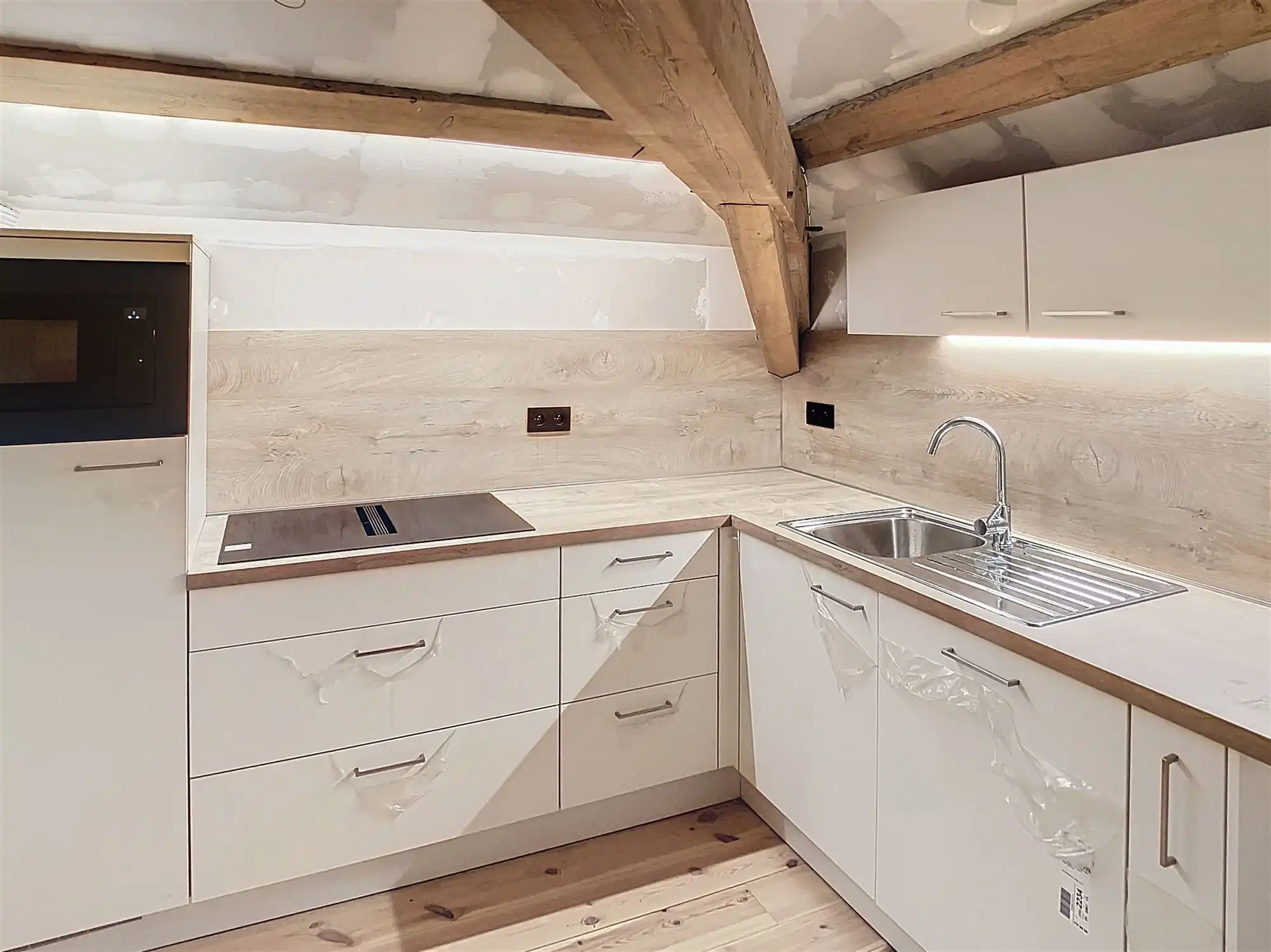 Unieke kantoor- of commerciële ruimte/ POP-UP mogelijk (Huurprijs + 21 % btw). foto 12