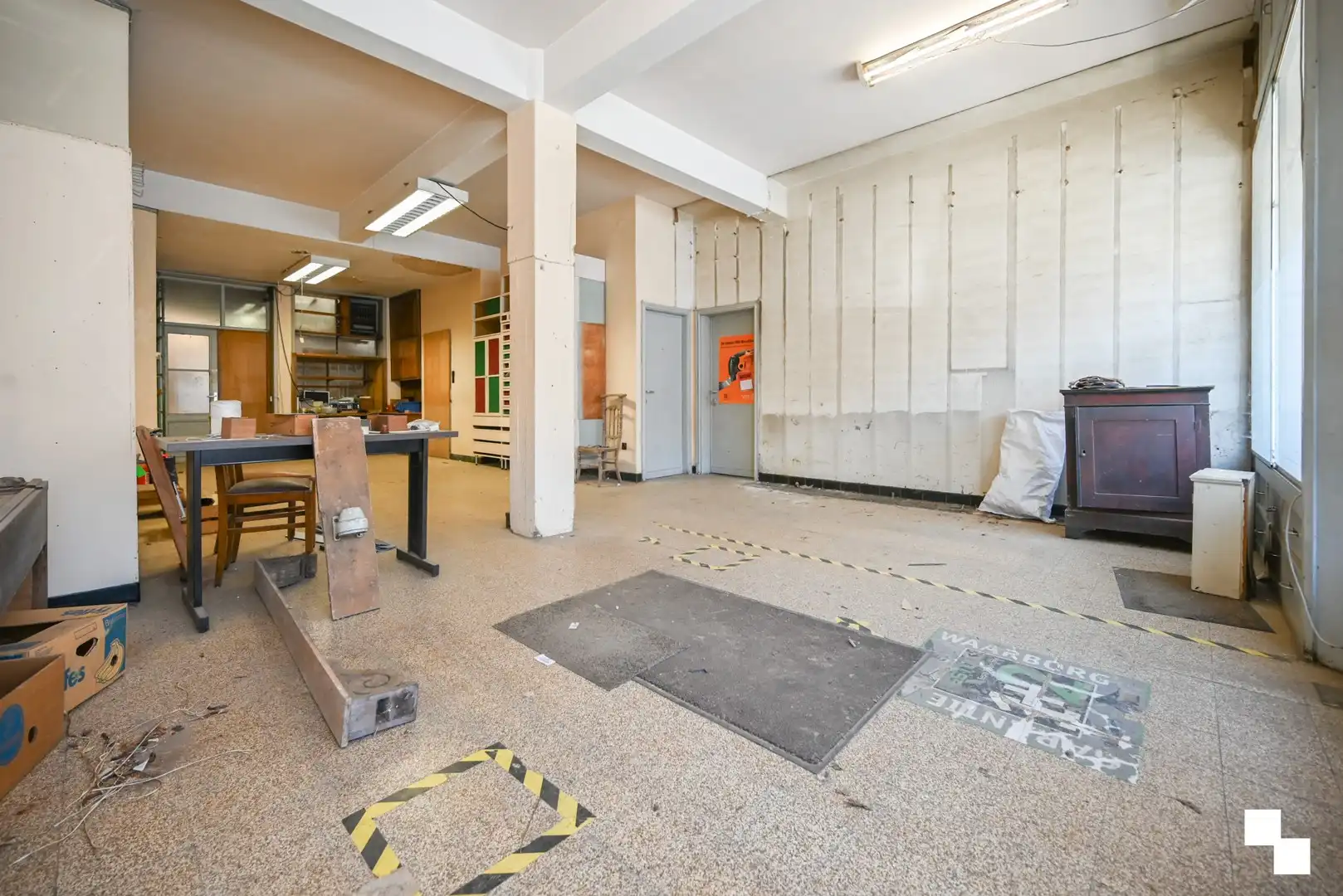 Handelspand met opslagruimte en kelder op toplocatie te Kortrijk foto 3