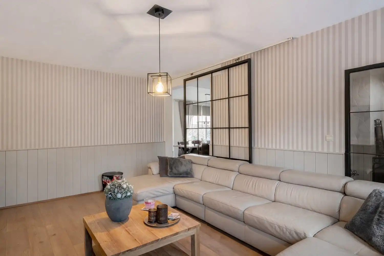 Ruime, instapklare pastorijwoning met bijgebouw op 1 180 m². foto 5