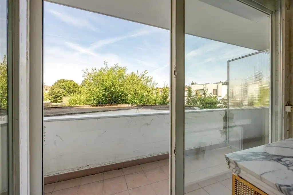 Gigantisch appartement met 4 slpk (te renoveren) foto 8