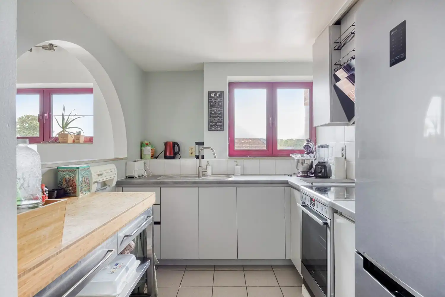 Instapklaar appartement met twee slaapkamers in Maasmechelen foto 9