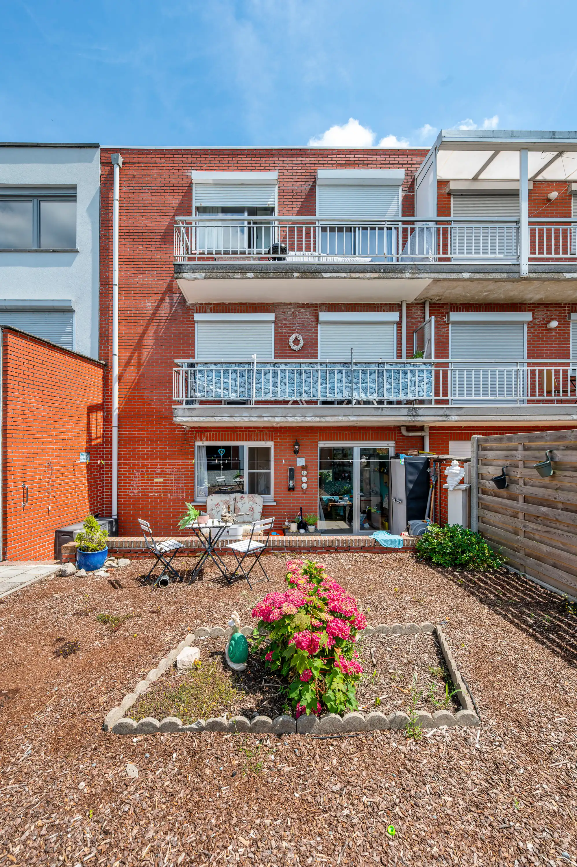 Appartement op het gelijkvloers met twee slaapkamers, een gezellig terras en een privatief tuintje. Ideaal als investering of als comfortabele eigen woonst. foto 15