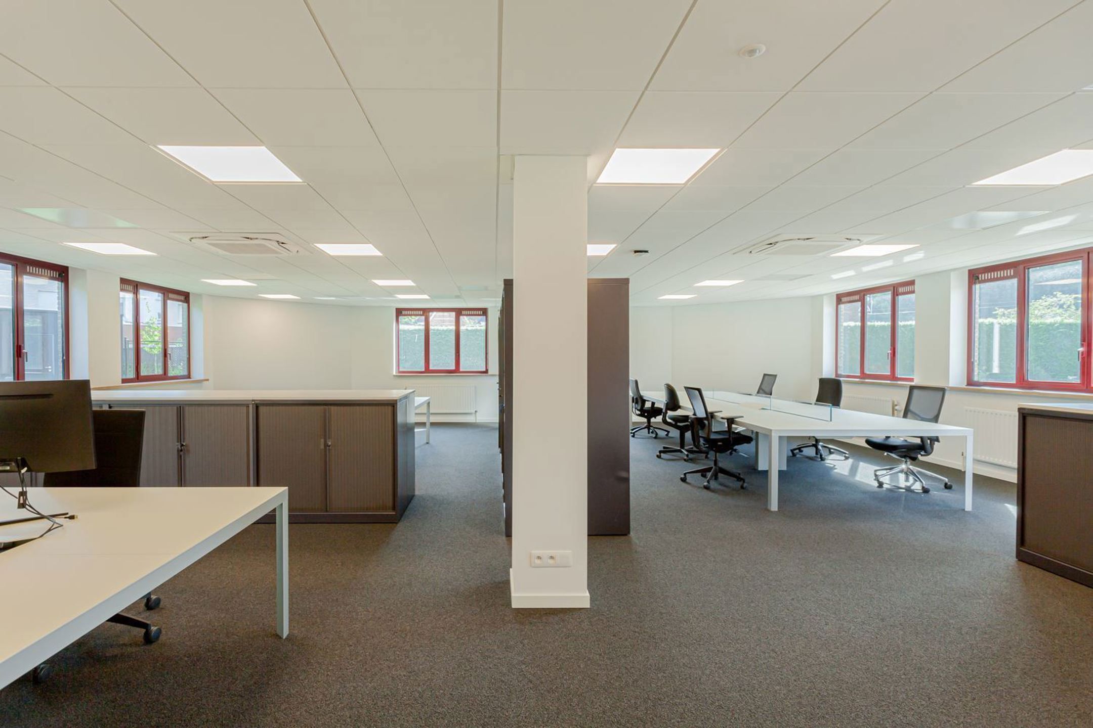 ALL-IN pakket kantoorruimte te Gent foto {{pictureIndex}}