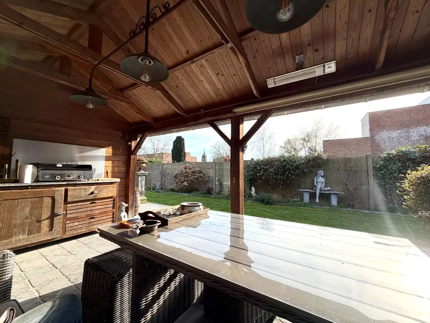 Instapklaar wonen? Ontdek deze woning met 4 slaapkamers, poolhouse en nieuwe badkamer. foto 25