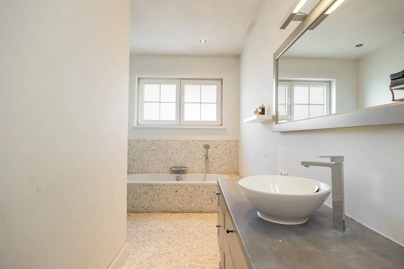 Ruime instapklare woning met 4 slaapkamers! foto 19