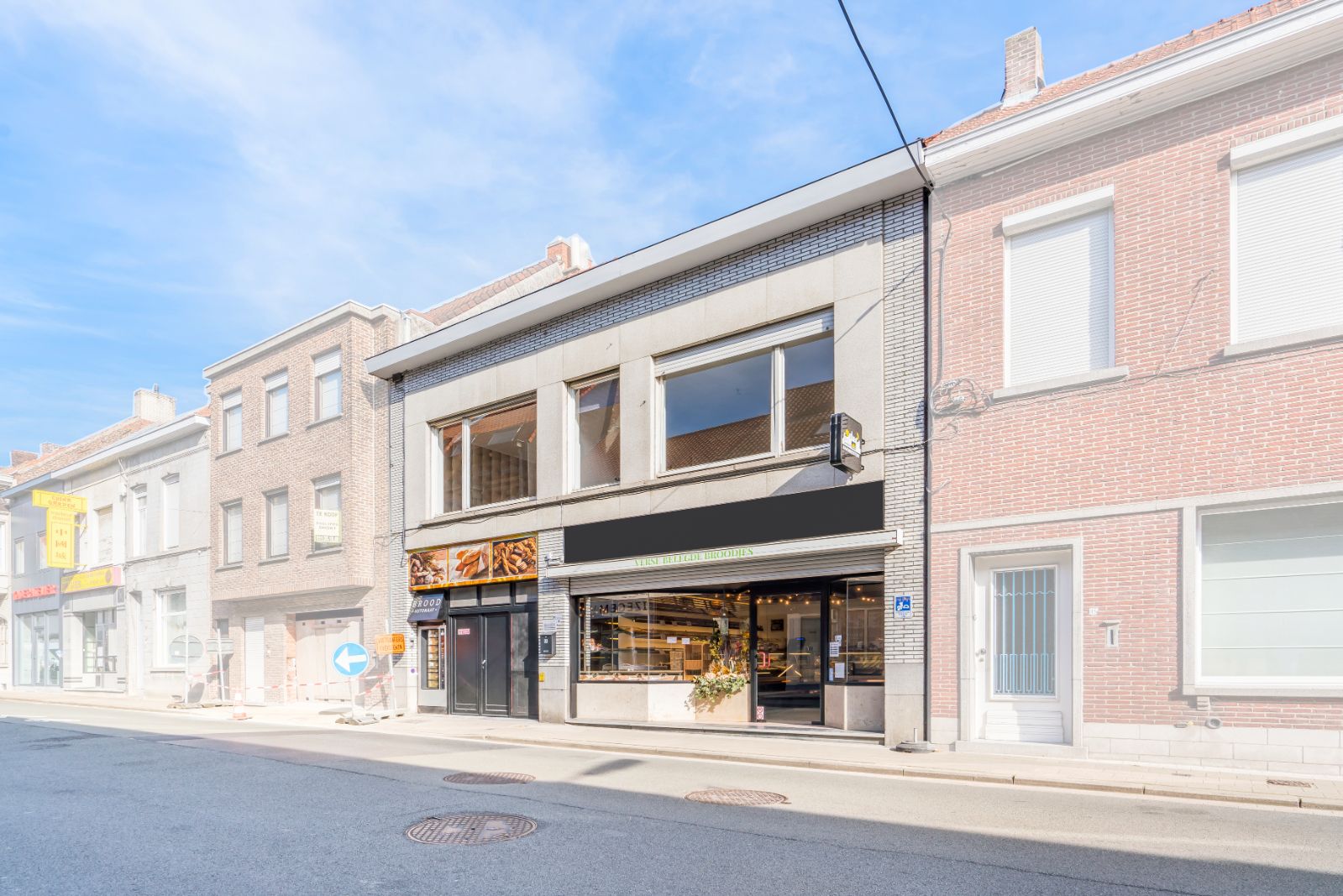 Bakkerij met woonst in centrum Izegem foto 2