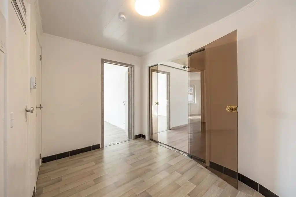 Ruim en lichtrijk appartement met 2 slaapkamers foto 15