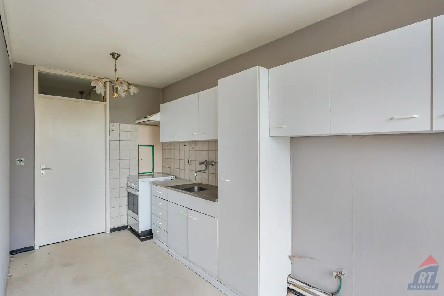 Te moderniseren, gunstig gelegen appartement met 2 slaapkamers en autostaanplaats foto 5