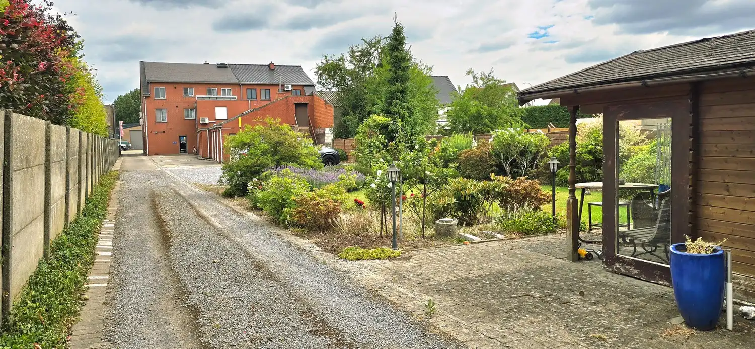 Instapklaar 2-slaapkamer appartement met garage, autostaanplaats en kelderberging foto 15