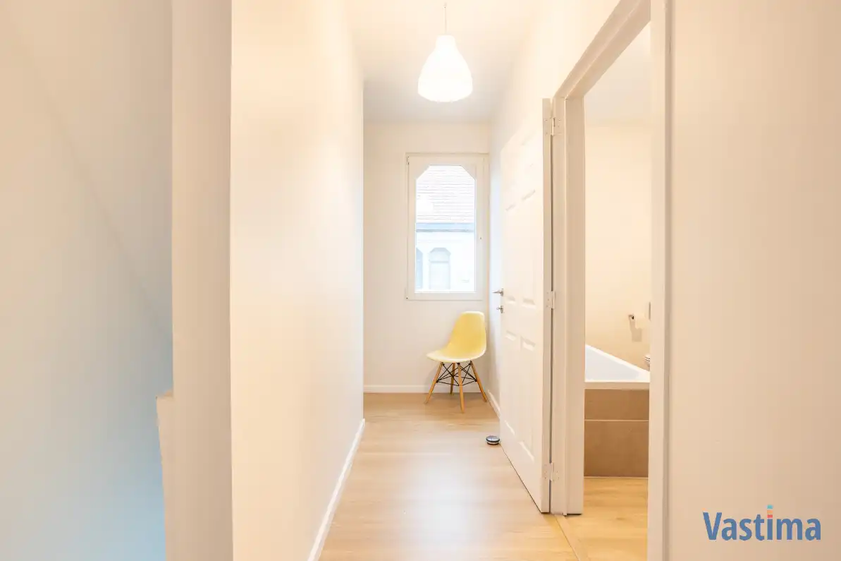 Woning in de stadsrand met 2 slaapkamers, dressing en tuin foto 11