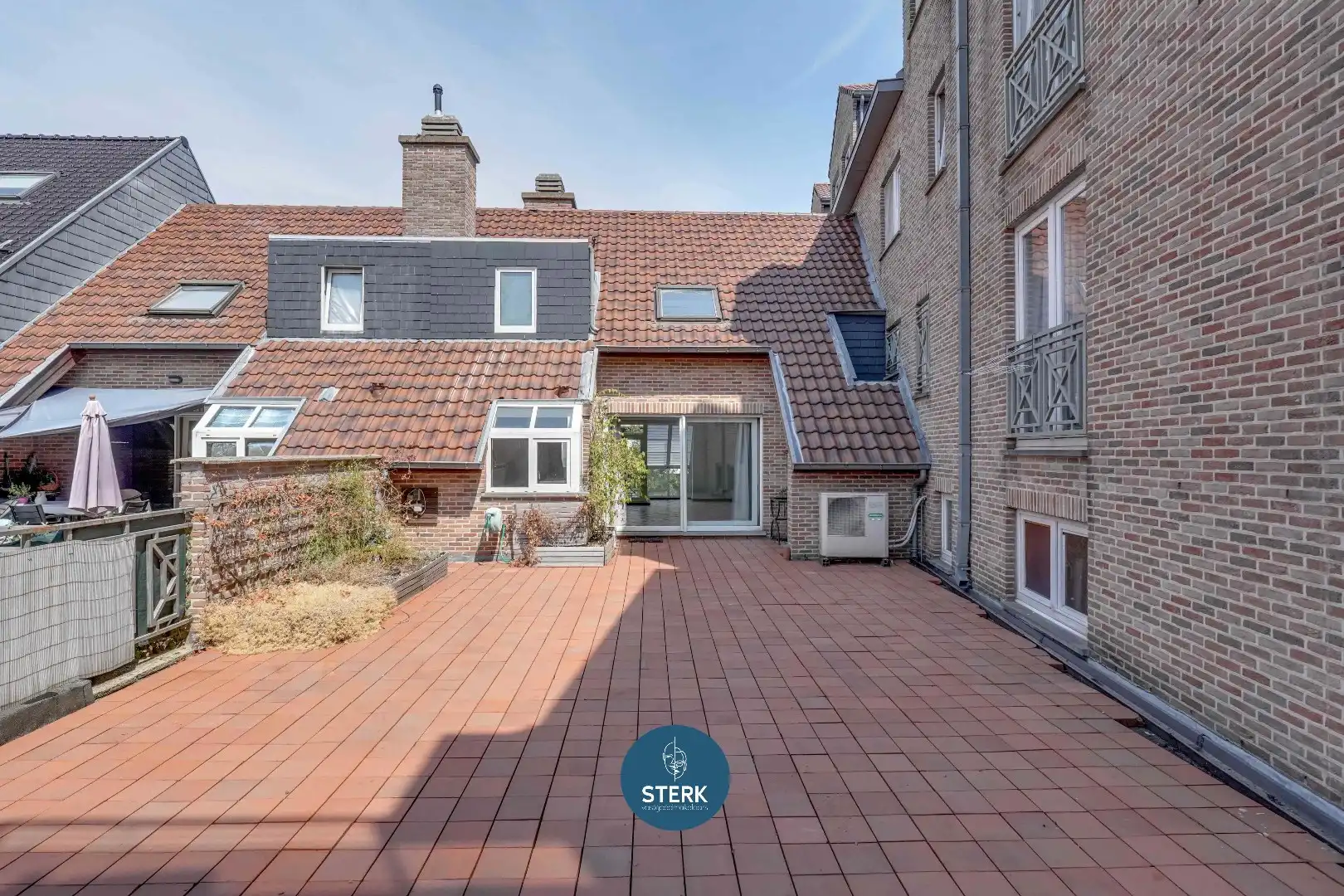 RUIM DUPLEX-APPARTEMENT MET 2 TERRASSEN IN HET CENTRUM VAN LANAKEN !  foto 14