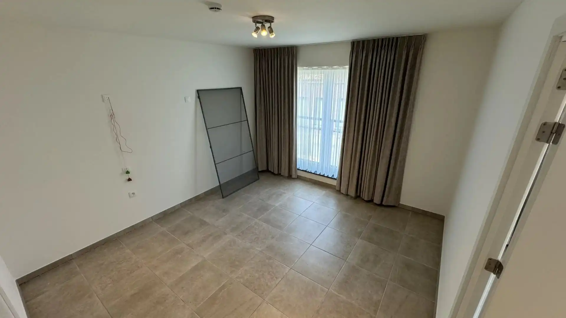 Serviceflat met 1 slaapkamer en balkon, momenteel verhuurd. foto 18