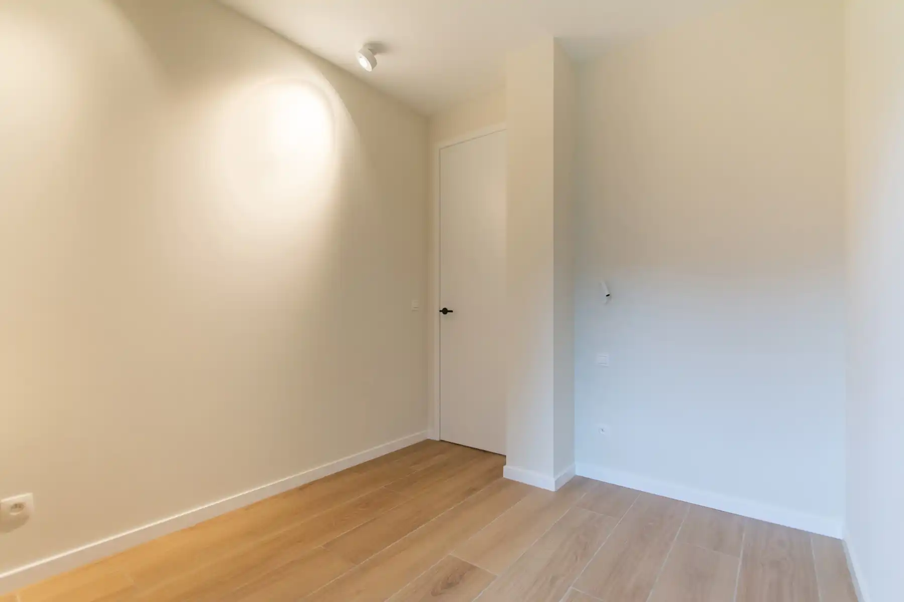 Prachtig gemeubeld 3 kamer appartement met mooi terras foto 12