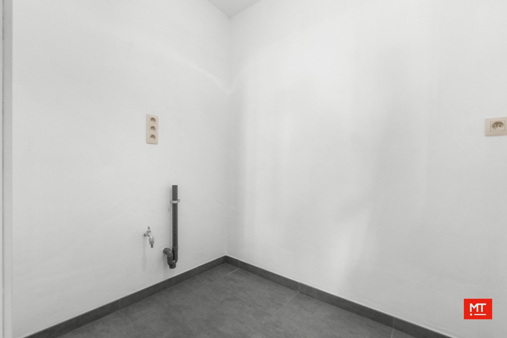 Instapklaar appartement met 2 slaapkamers en Zuidgericht terras te koop in het centrum van Zonnebeke foto 12